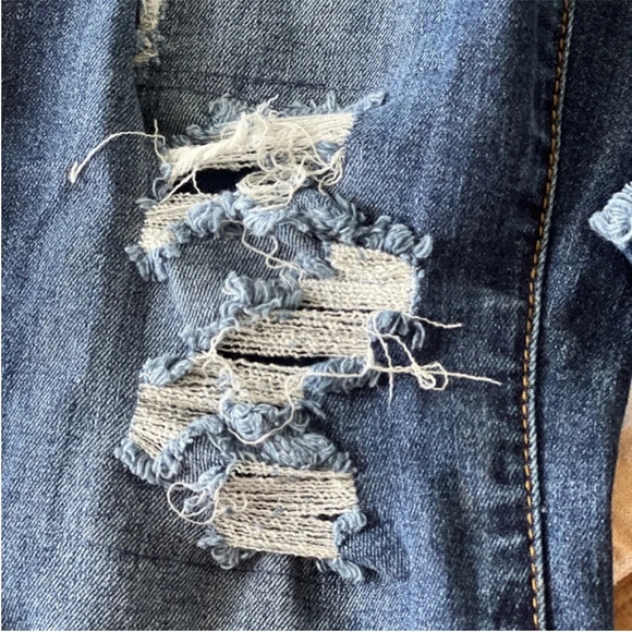 Mid Rise Ripped + Distressed Shape Enhancing Jeans/ Jeggings Size 12 - Picture 3 of 8